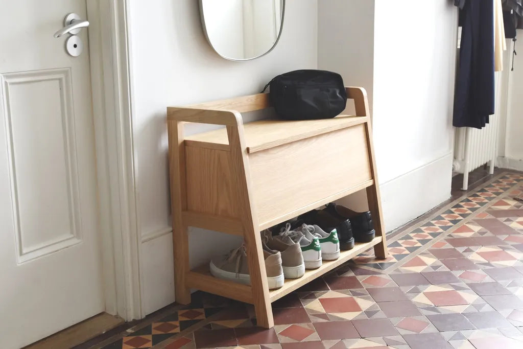 Oak Wood Shoe Cabinet With Storage Compartment And Bottom Shelf