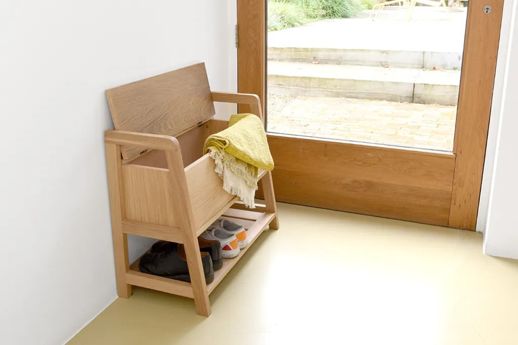 Oak Wood Shoe Cabinet With Storage Compartment And Bottom Shelf